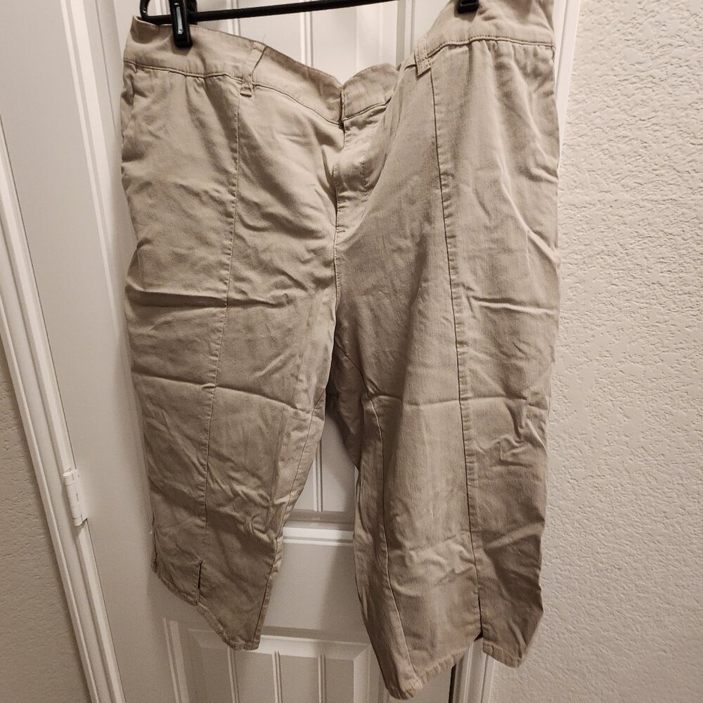 Avenue Pull On Khaki Capris 22